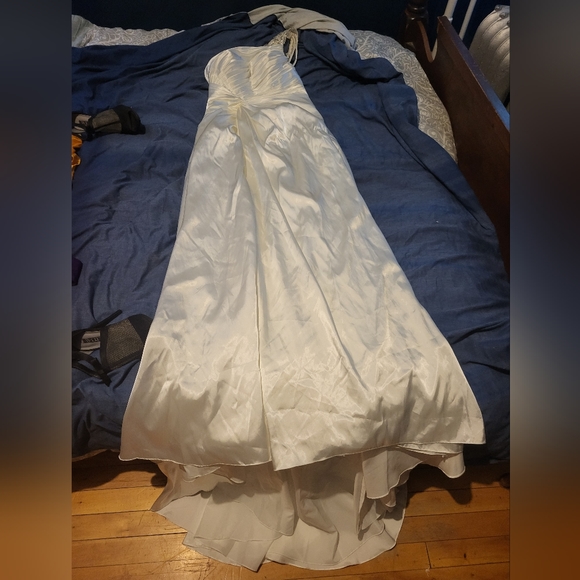 Galina Signature Size 6 wedding gown - Picture 3 of 4